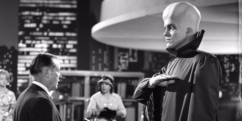 Jaws Actor Played The Twilight Zone's Most Terrifying Alien
